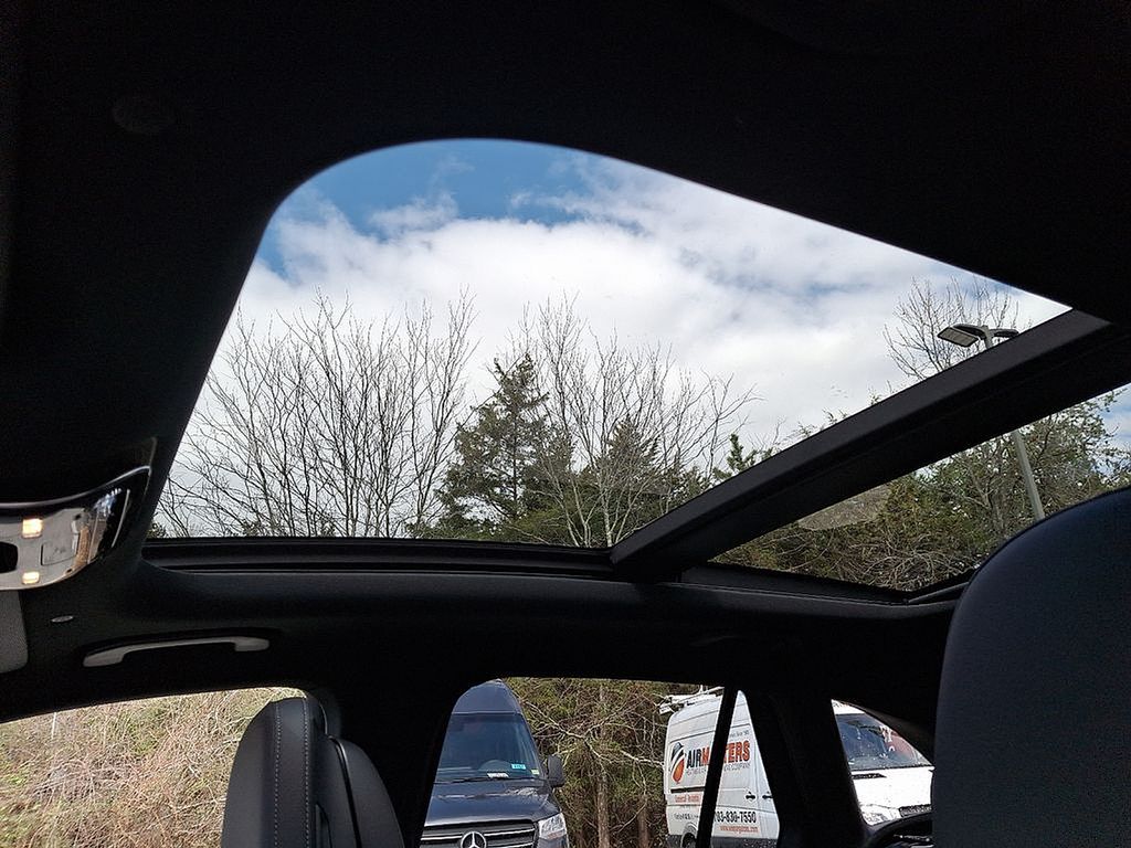 Thumbnail: 2025 Mercedes-Benz GLC - 10