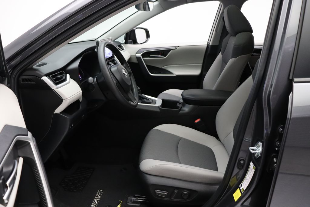 2023 Toyota RAV4 XLE 14