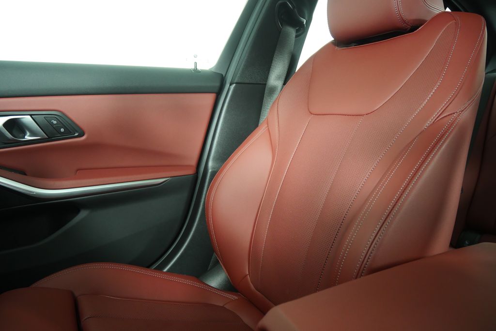 Thumbnail: 2025 BMW 3 Series - 29