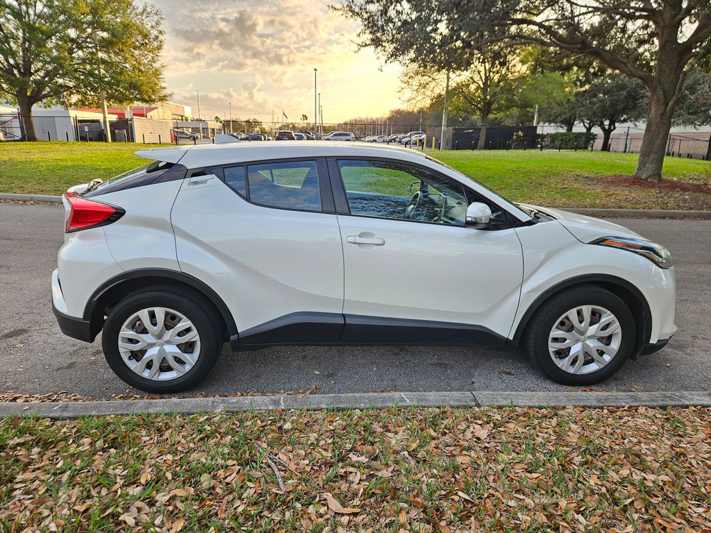 2021 Toyota C-HR LE 6