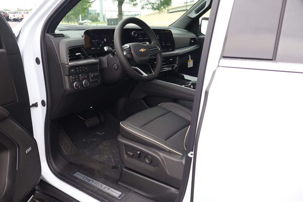 Thumbnail: 2026 Chevrolet Suburban - 14