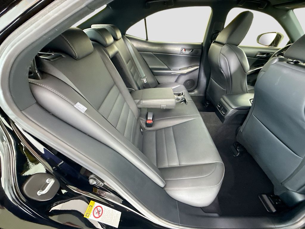 Thumbnail: 2016 Lexus IS - 22