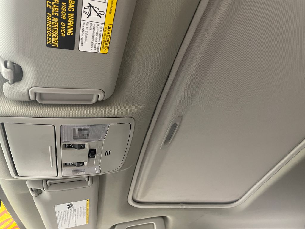 Thumbnail: 2018 Toyota RAV4 - 27