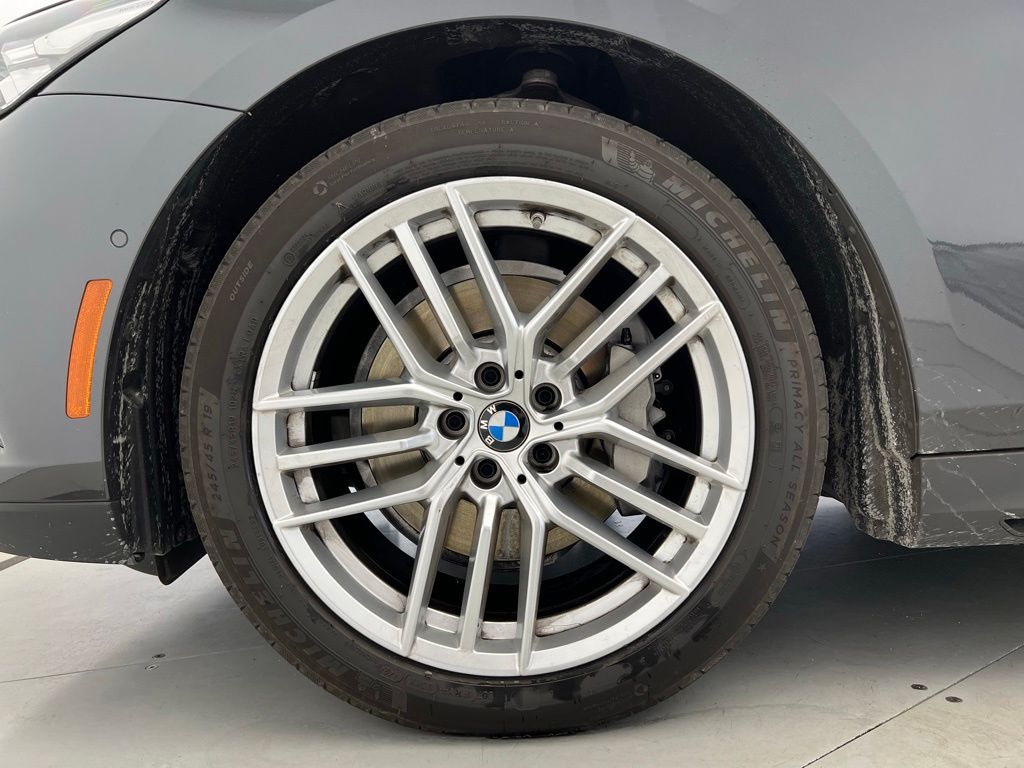 Thumbnail: 2025 BMW 5 Series - 22