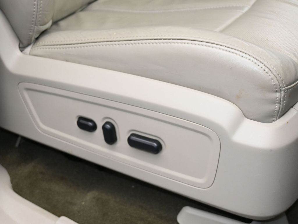 Used 2016 Midnight Lincoln Select image 51