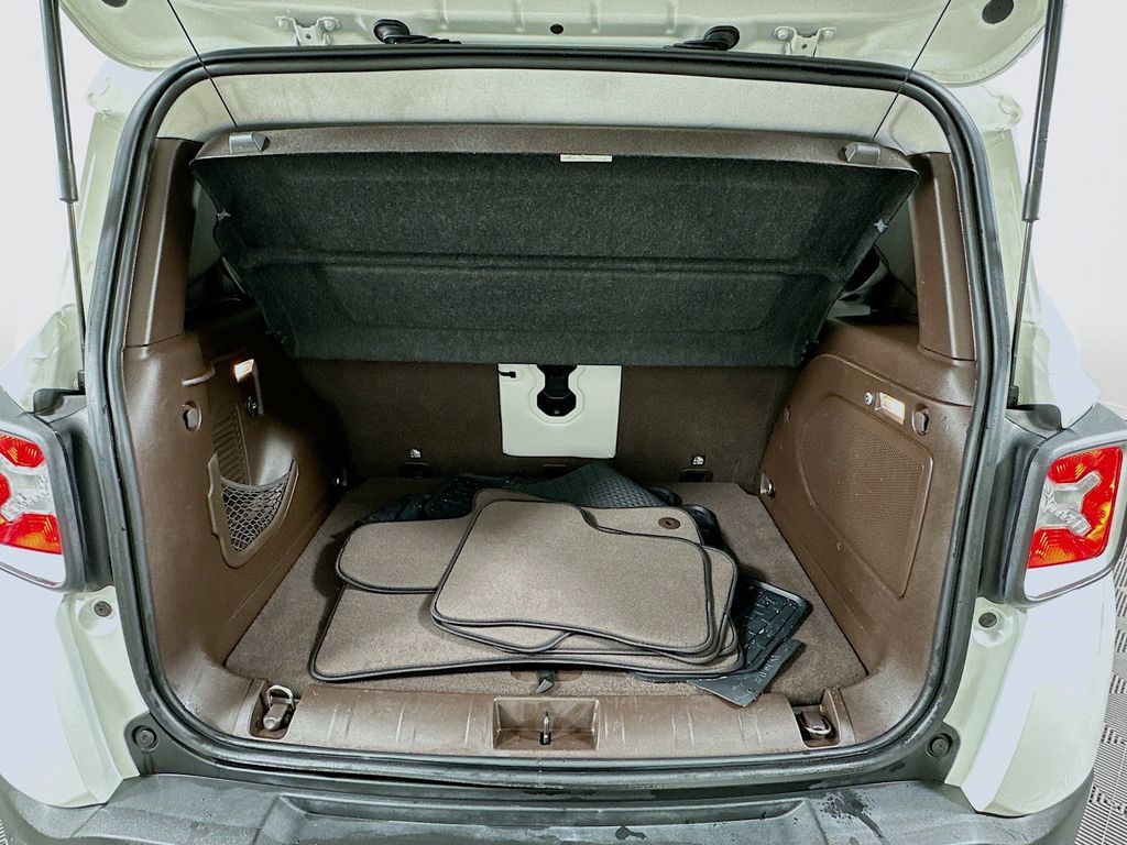 Thumbnail: 2016 Jeep Renegade - 25