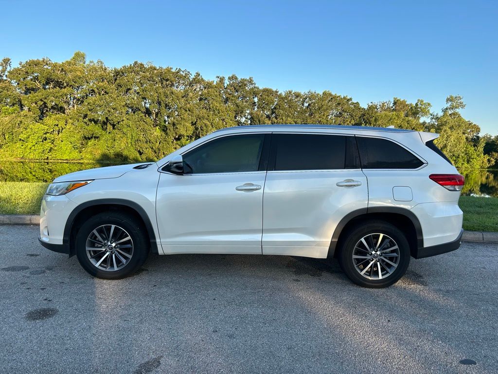 Thumbnail: 2017 Toyota Highlander - 2