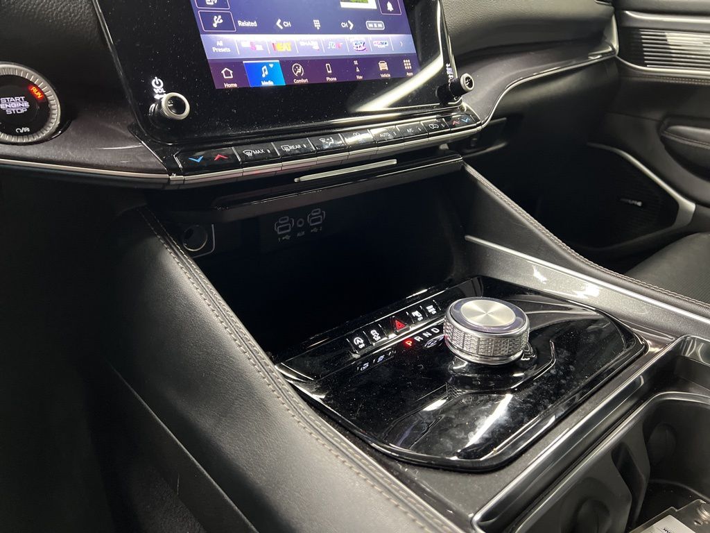 2024 Jeep Wagoneer Base Silver at River Oaks CDJR