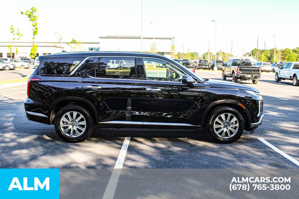 Used 2025 Black Hyundai SEL image 9