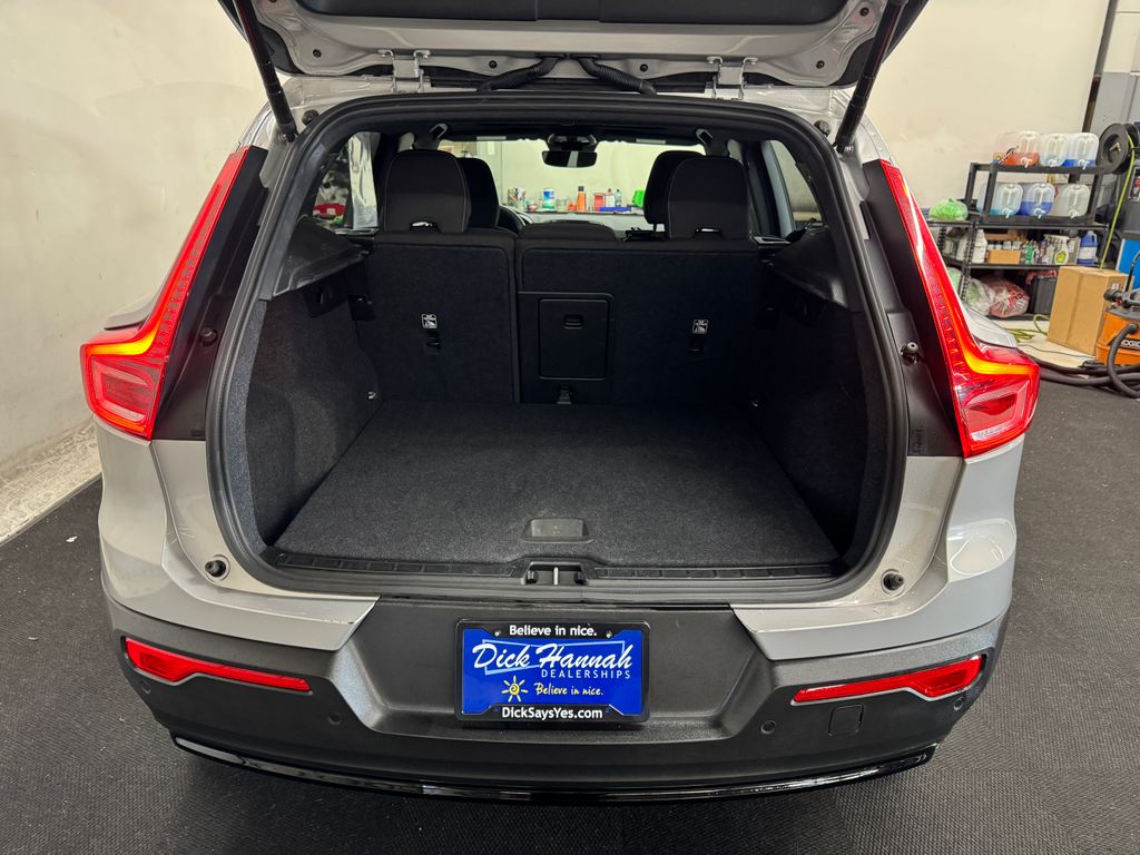 2024 Volvo XC40 B5 Core