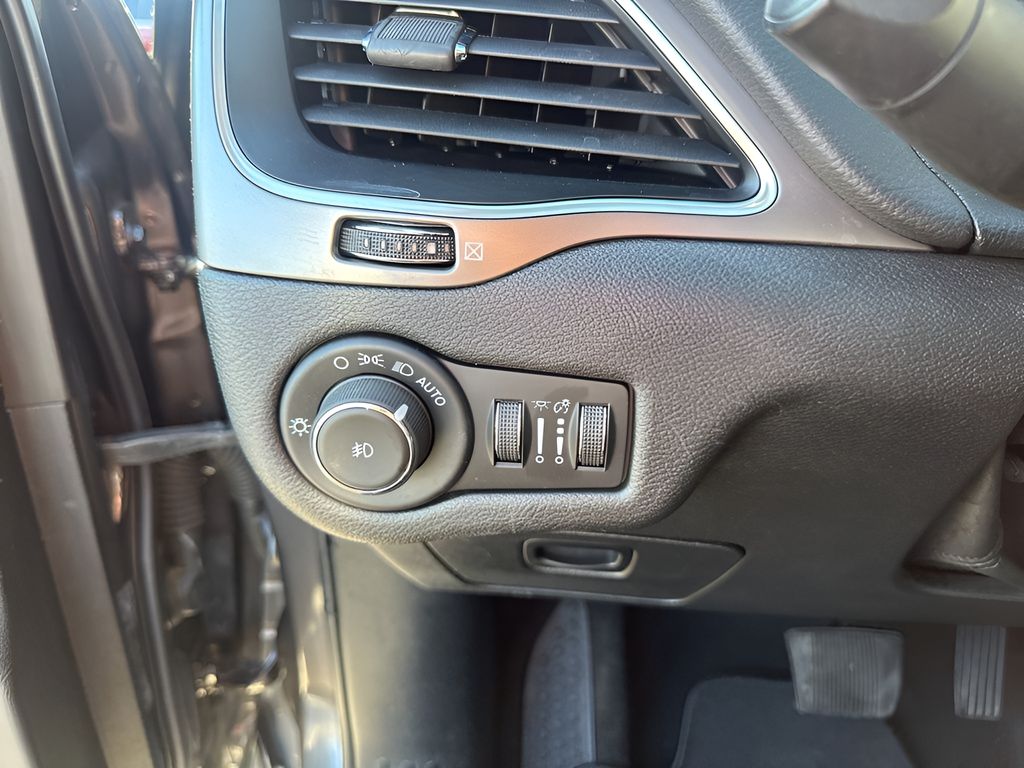 Used Car 2021 Jeep Cherokee  Latitude Plus For Sale Under $20,000 In Austin, Texas