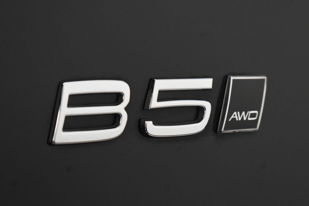 2023 Volvo XC40 B5 Core 10