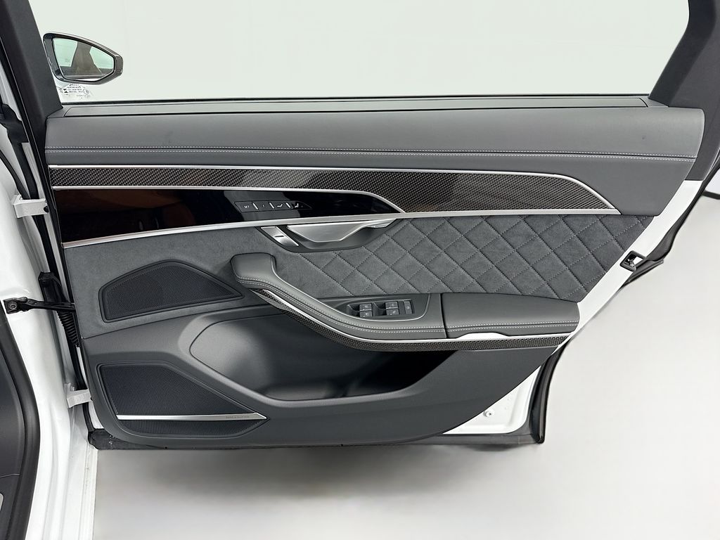 Thumbnail: 2025 Audi S8 - 26