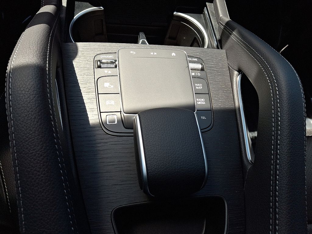 Thumbnail: 2026 Mercedes-Benz GLE - 12