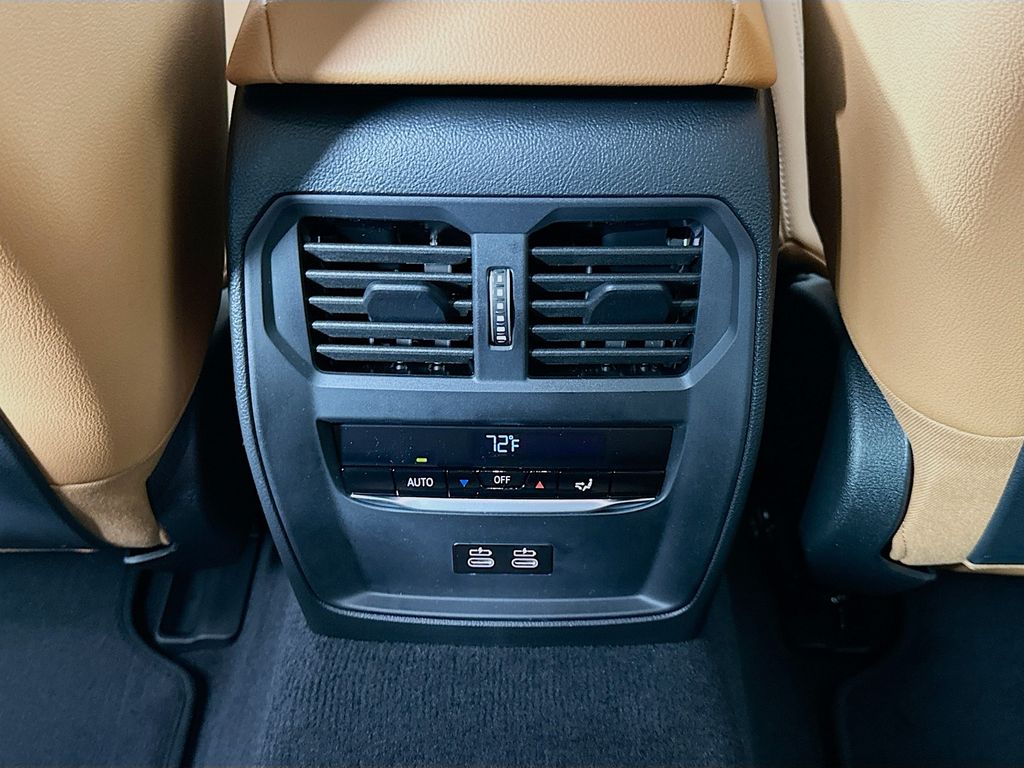 Thumbnail: 2026 BMW i4 - 18