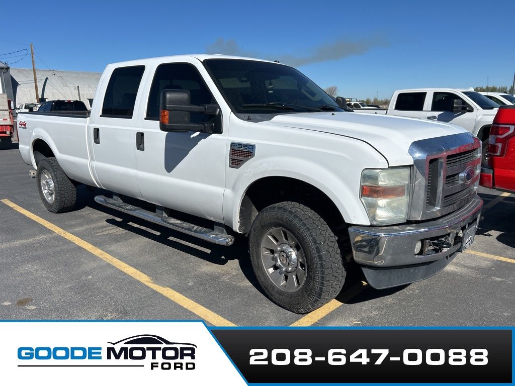 White 2008 Ford F-350 Super Duty XLT Crew Cab 4WD Pickup Truck Four-Wheel Drive 6-Speed Manual Overdrive
