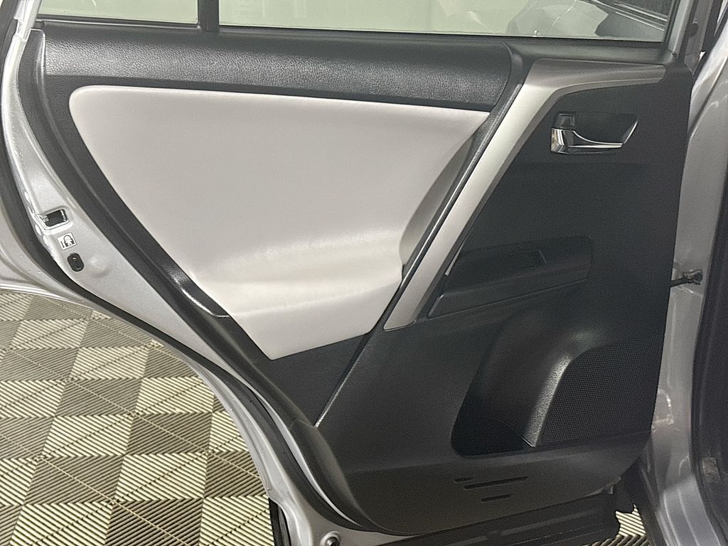 2017 Toyota RAV4 Hybrid XLE