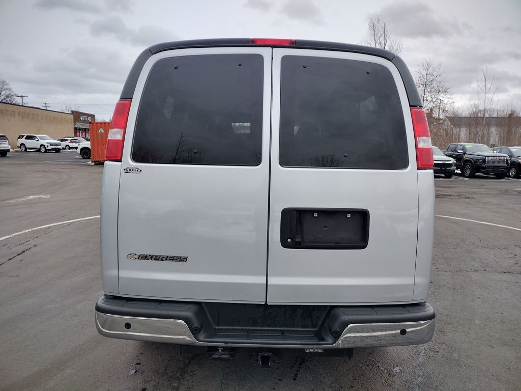 2022 Chevrolet Express 3500 LT photo