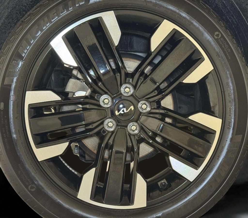 Used 2024 Glacial White Pearl Kia SX-Prestige image 33