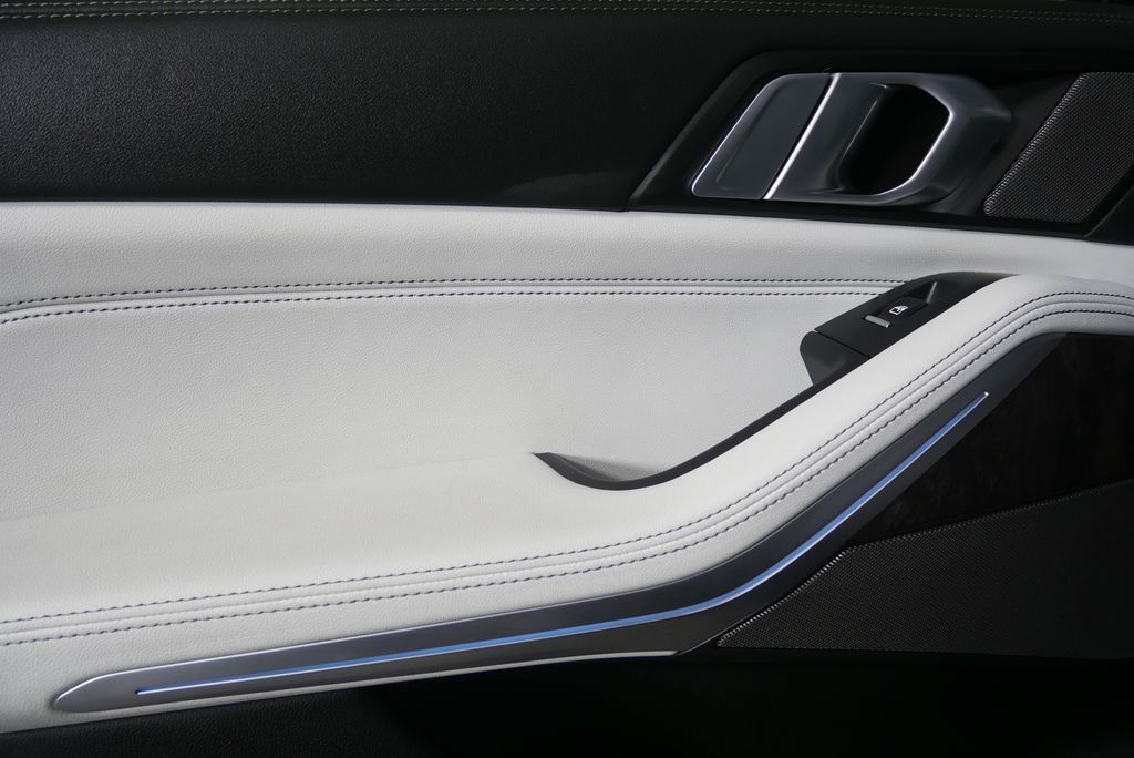 Thumbnail: 2025 BMW X5 - 14