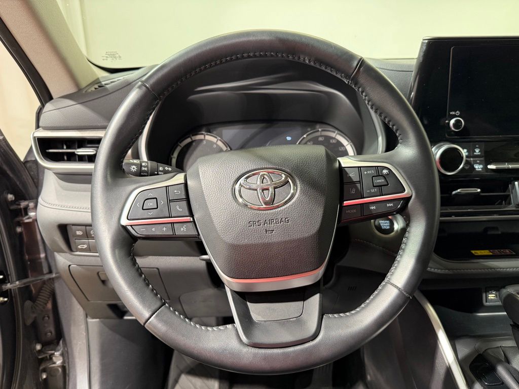 Thumbnail: 2025 Toyota Highlander - 25