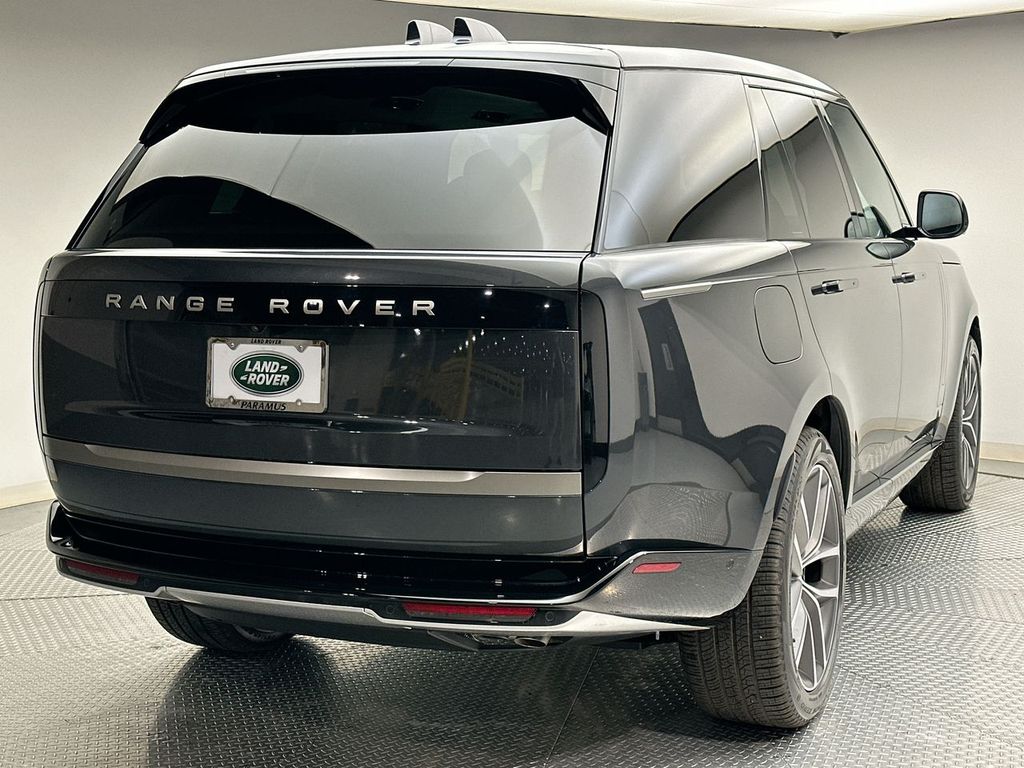 2025 Land Rover Range Rover SE 3