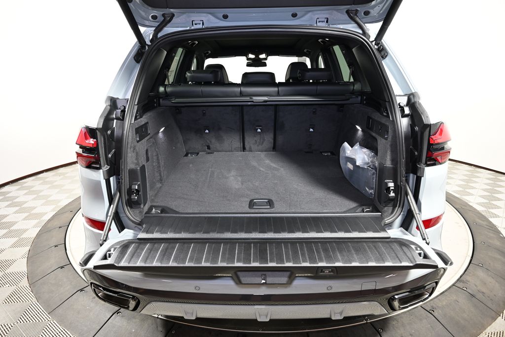 Thumbnail: 2026 BMW X5 - 10