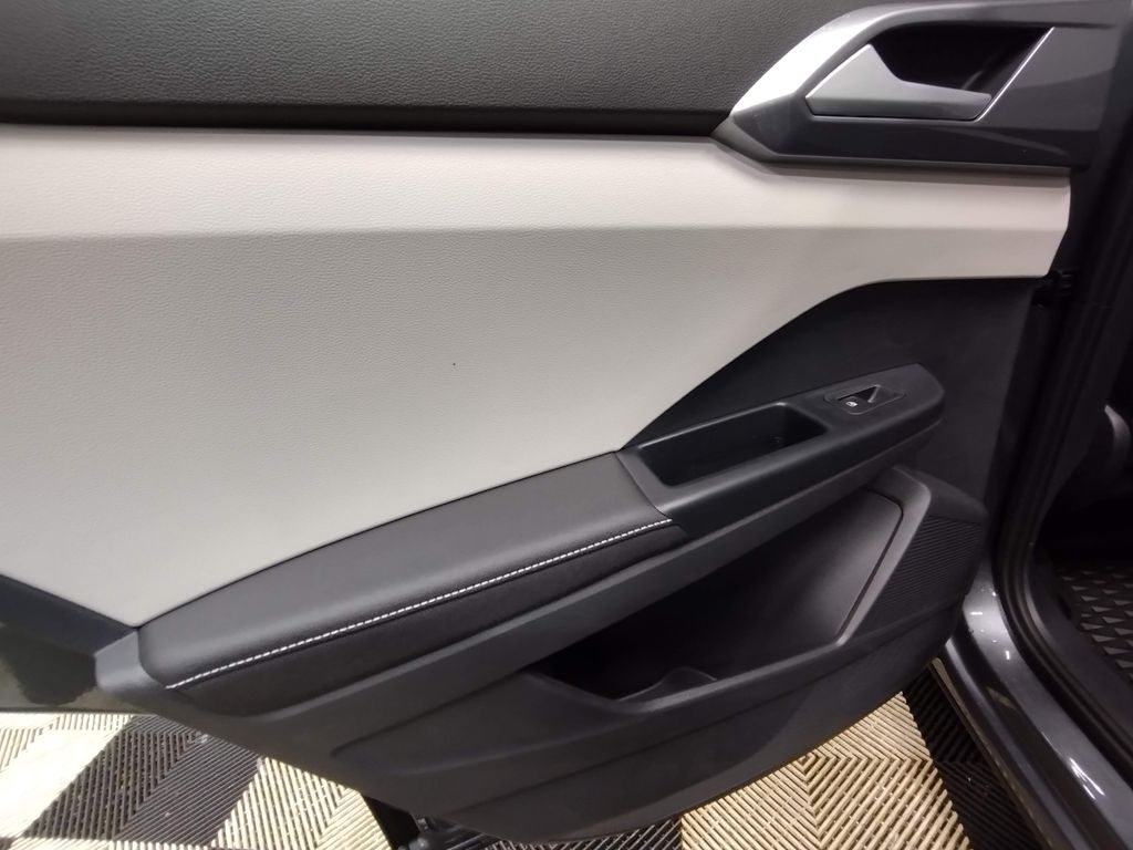 2025 Volkswagen Taos 1.5T SEL