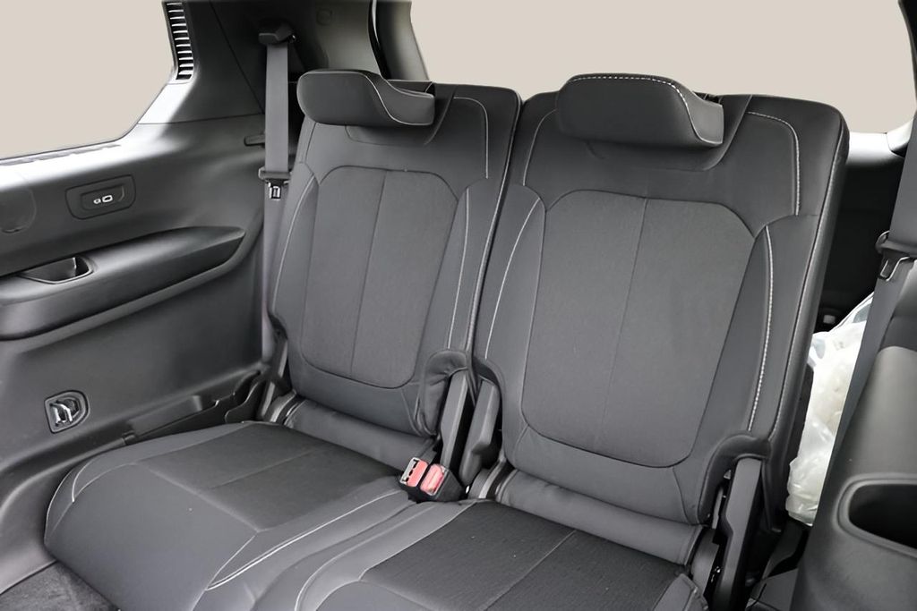 New Car 2025 Jeep Grand Cherokee L  Laredo For Sale Under $35,000 In Austin, Texas