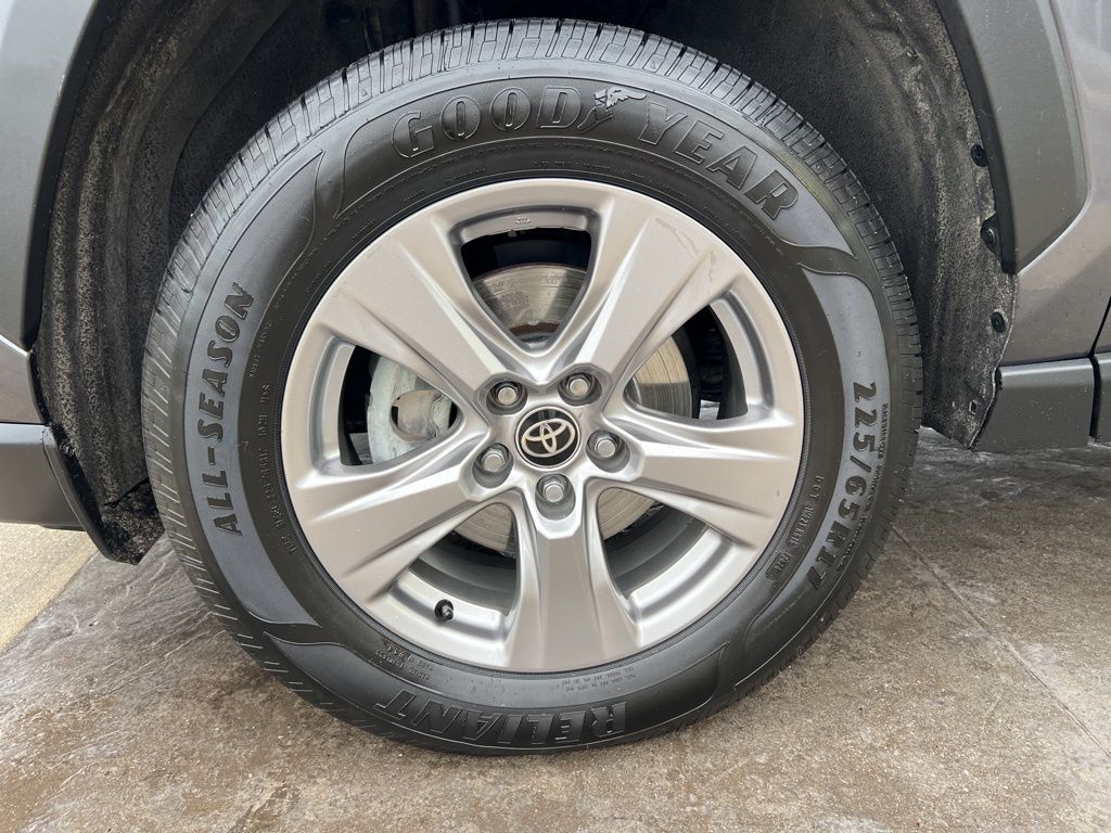 Thumbnail: 2022 Toyota RAV4 - 9