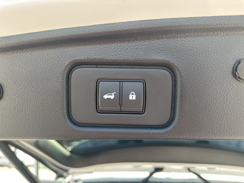 2025 Everest White Pearl Tricoat Nissan Pathfinder SL FWD SUV