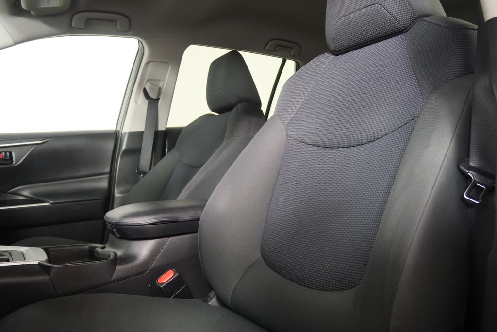 Thumbnail: 2019 Toyota RAV4 - 8