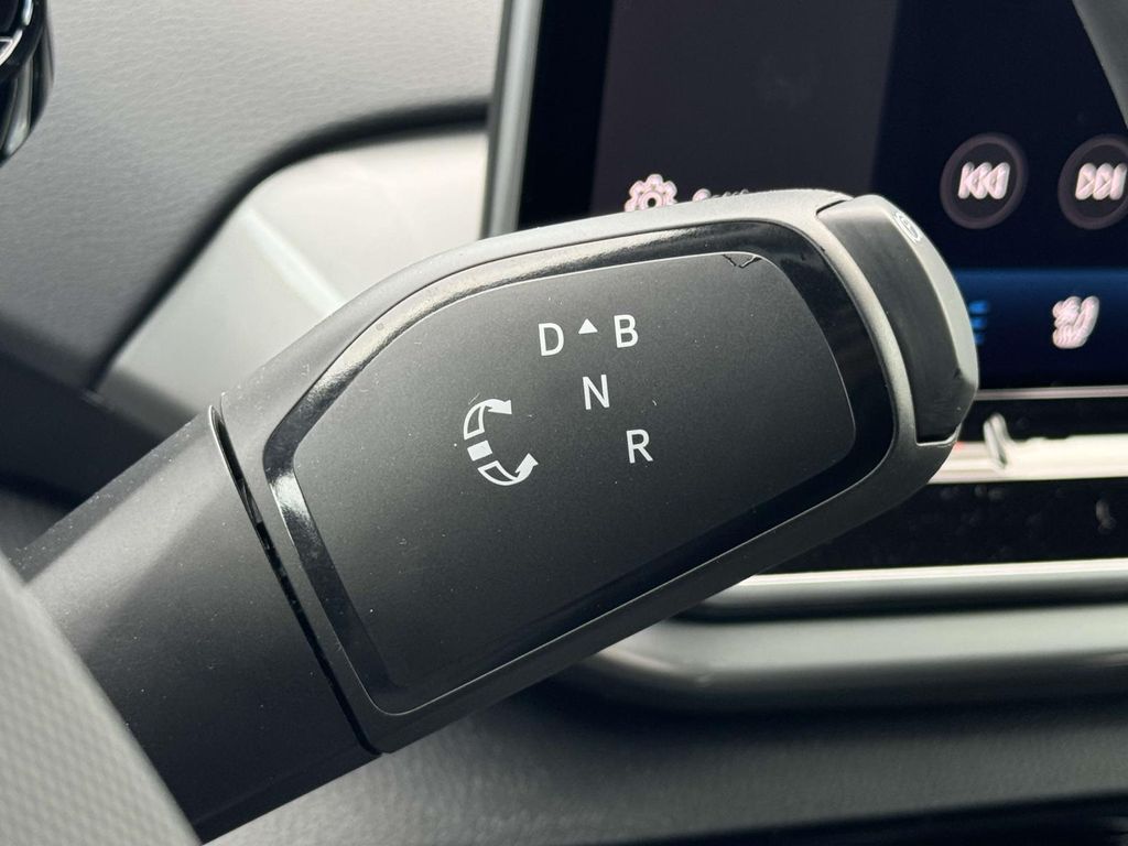 2025 Volkswagen ID.4 Pro photo