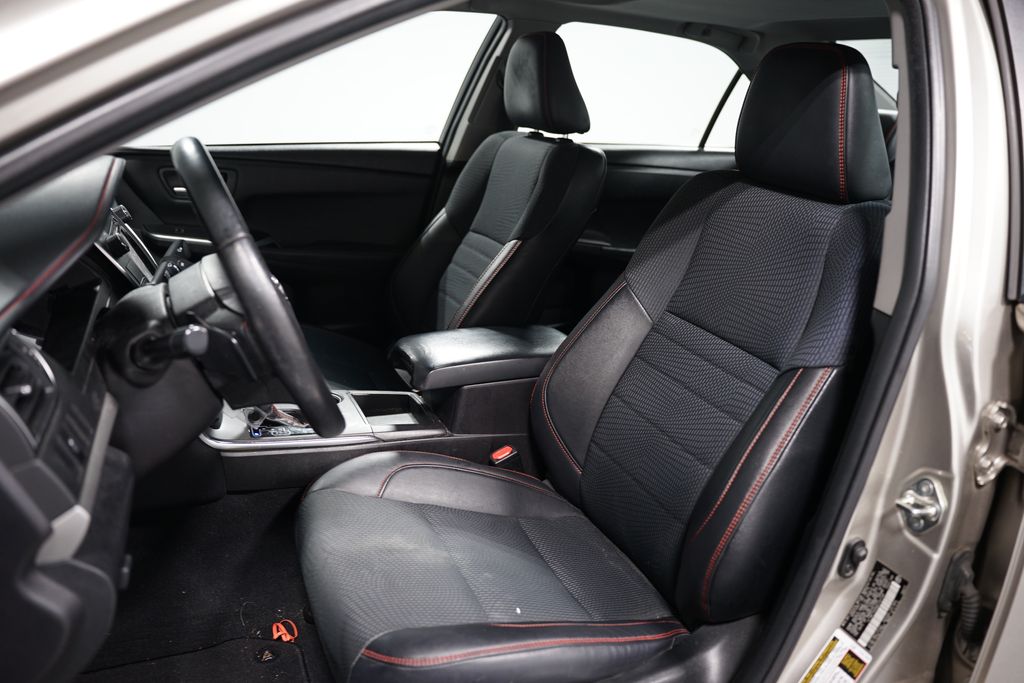 2016 Toyota Camry SE 6