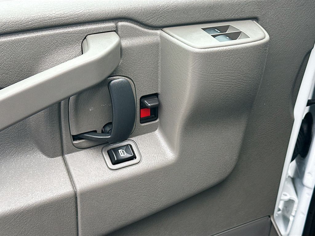 Used 2024 White GMC 4500 Van image 23