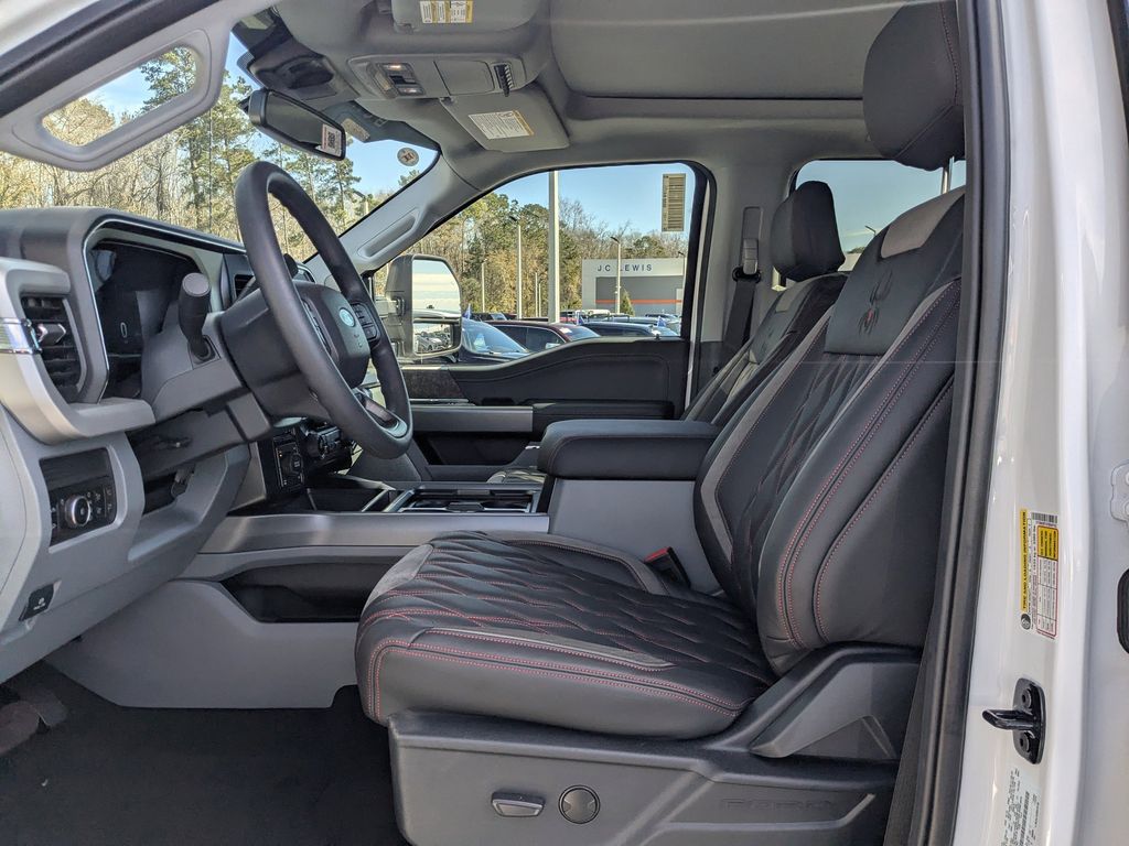 2026 Ford F-250 Super Duty Black Widow