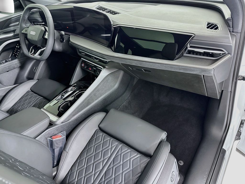Thumbnail: 2026 Audi SQ5 - 18