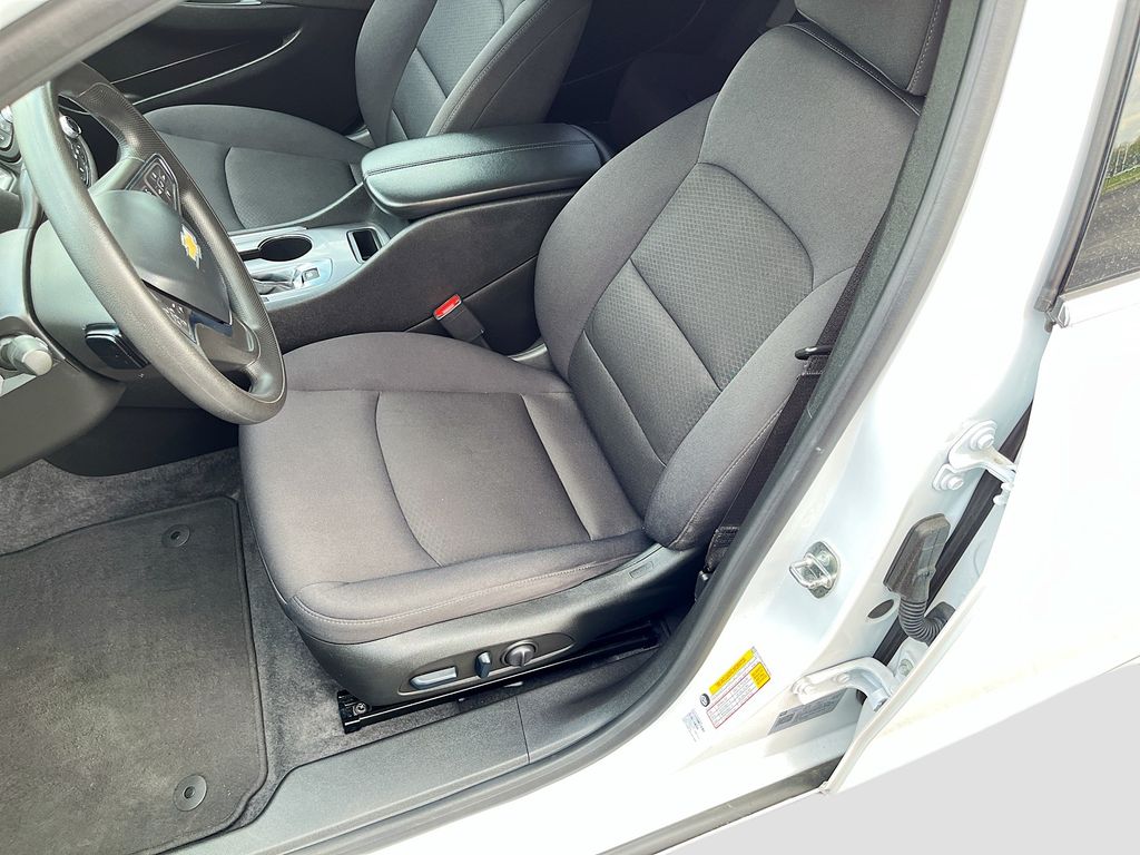 Used 2024 White Chevrolet LT image 20