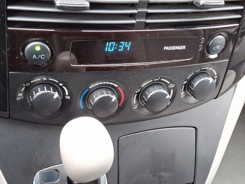 2004 Toyota Sienna CE 15