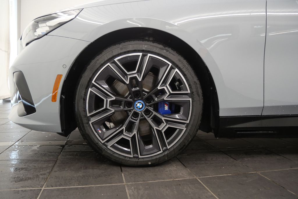 2025 BMW i5 xDrive40 3