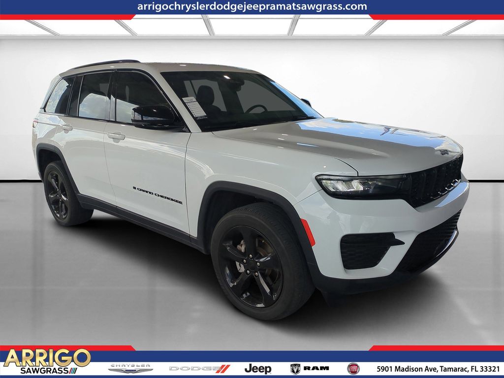 2023 Jeep Grand Cherokee media 1