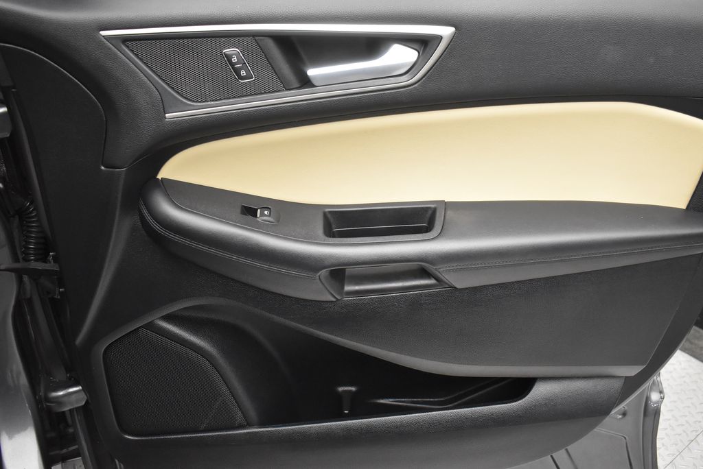 Thumbnail: 2023 Ford Edge - 22