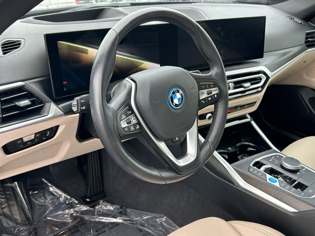 Thumbnail: 2023 BMW i4 - 13