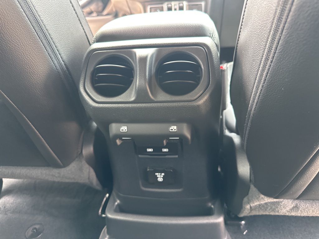 2023 Silver Zynith Clearcoat Jeep Wrangler Sahara 4X4 SUV