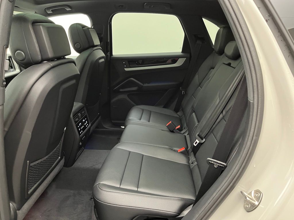 Thumbnail: 2026 Porsche Cayenne - 25