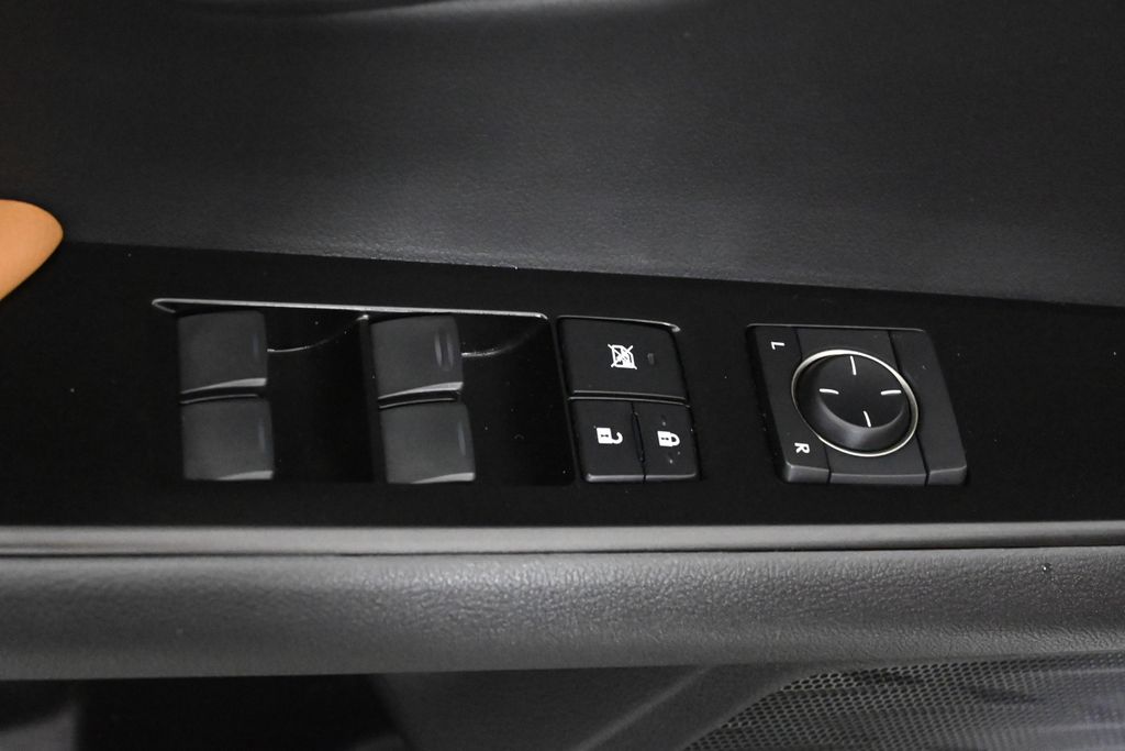 Thumbnail: 2021 Lexus UX - 29