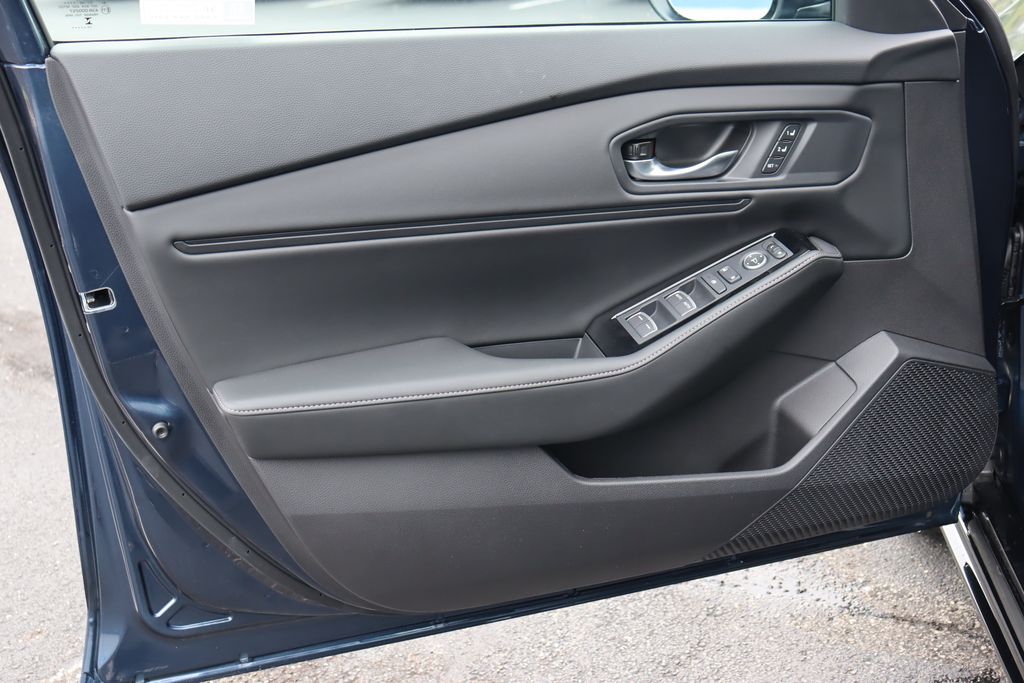 2025 Honda Accord Touring 28