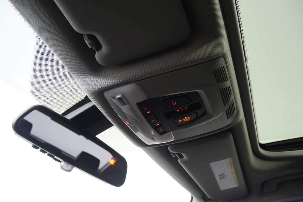 Thumbnail: 2018 BMW 3 Series - 21