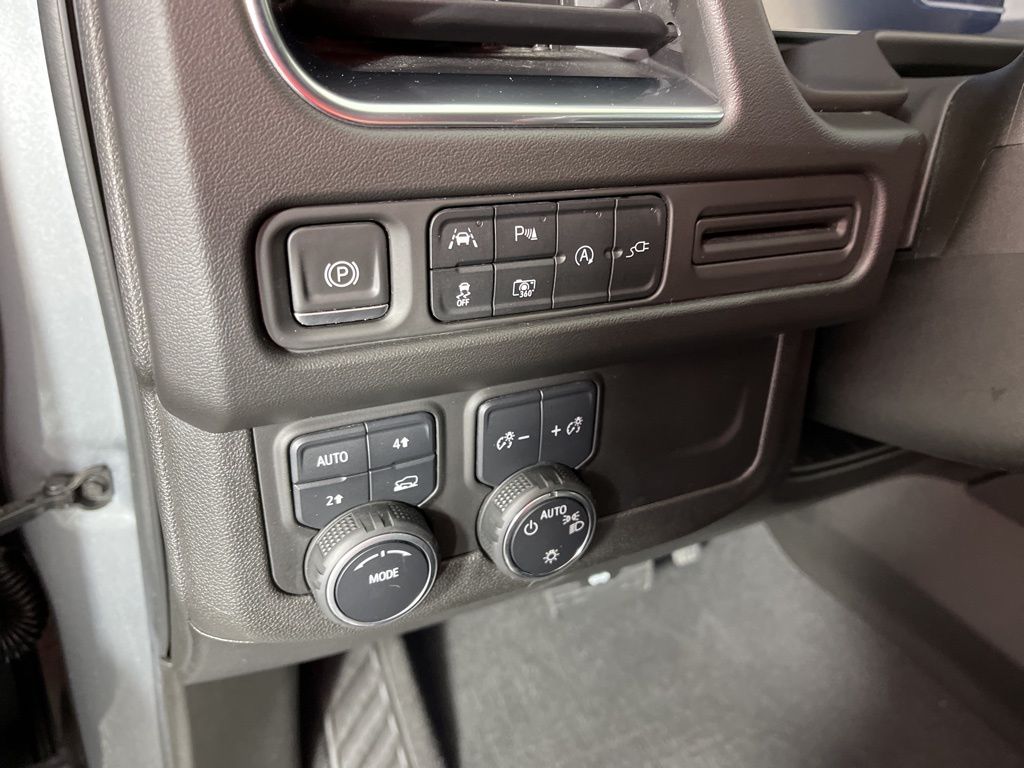 Thumbnail: 2022 Chevrolet Suburban - 29