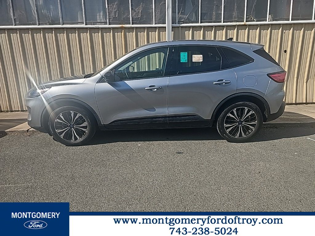 Silver Metallic 2022 Ford Escape SE FWD SUV / Crossover Front-Wheel Drive 8-Speed Automatic